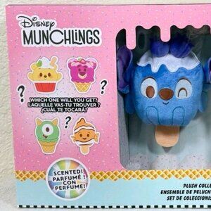 Disney Munchlings Collector's Set of 4 Scented Plush Characters – Mystery pack